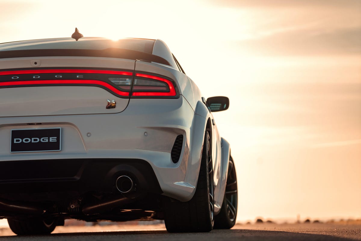 2020-dodge-charger-scat-pack-widebody-30