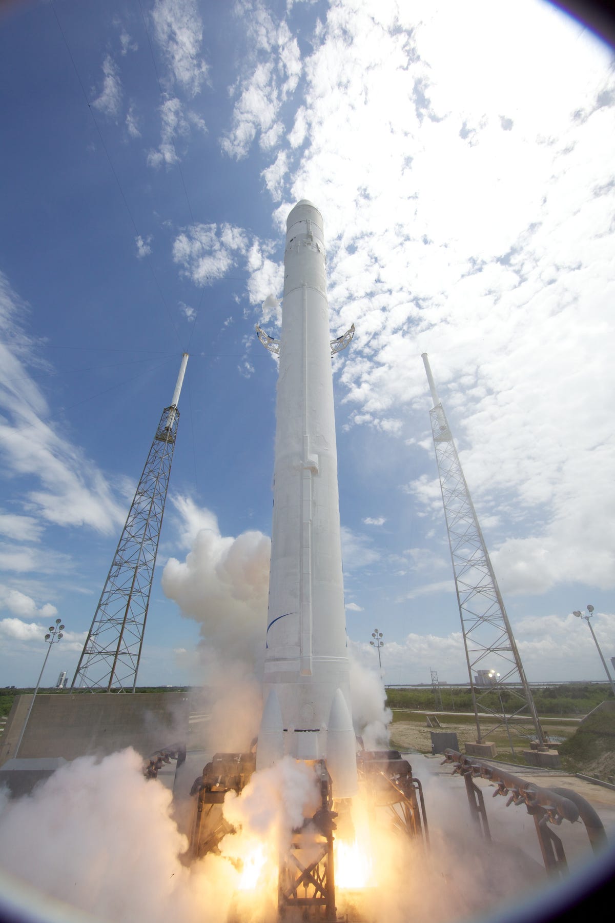 Falcon9Liftoff6_CreditChrisThompson_SpaceX.jpg