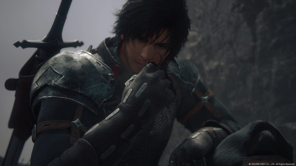 An armored Clive Rosfield crouches in Final Fantasy 16.