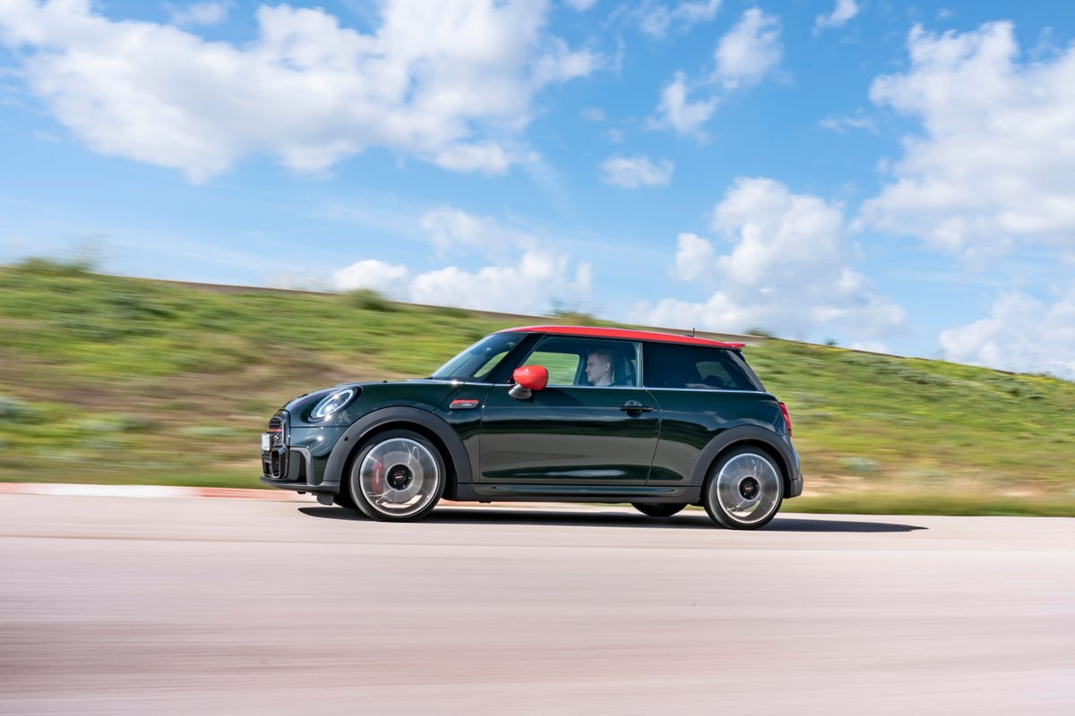 Mini Cooper Hardtop JCW gets refreshed for 2022 - CNET