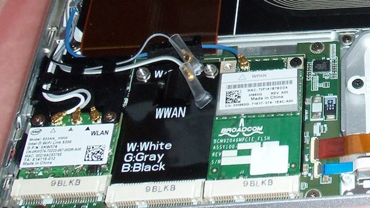 Inside the Adamo: the 3G card goes in the open WWAN slot. And that's where it resides now.