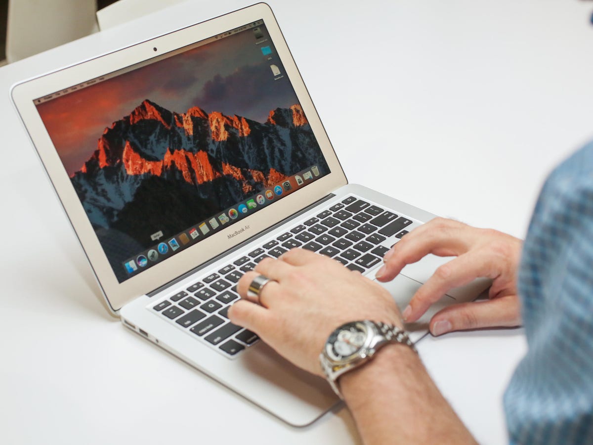 MacBook Air (2017) review: An old friend shows its age - CNET