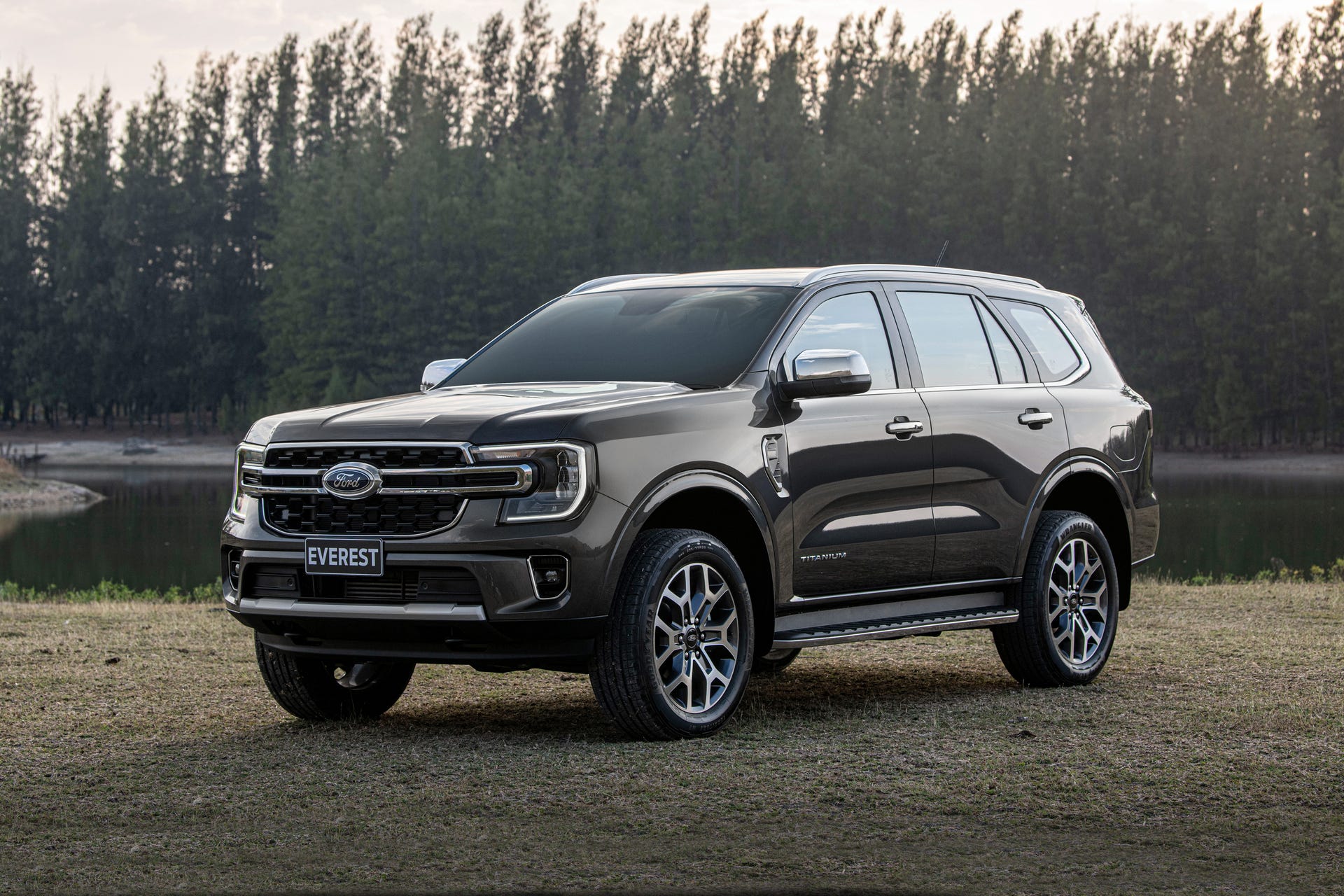 Ford Everest SUV - front