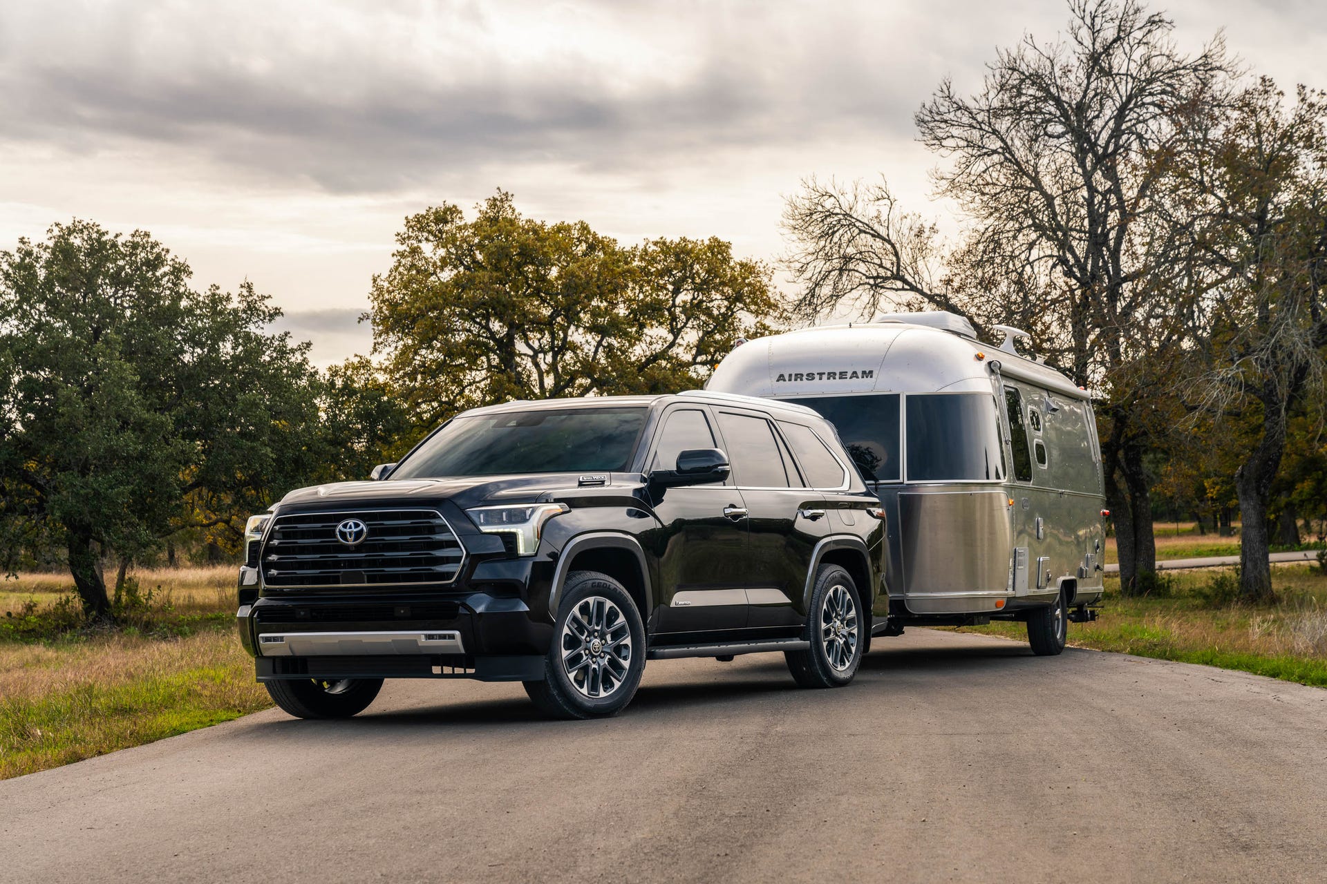 2023-toyota-sequoia-limited-towing-032