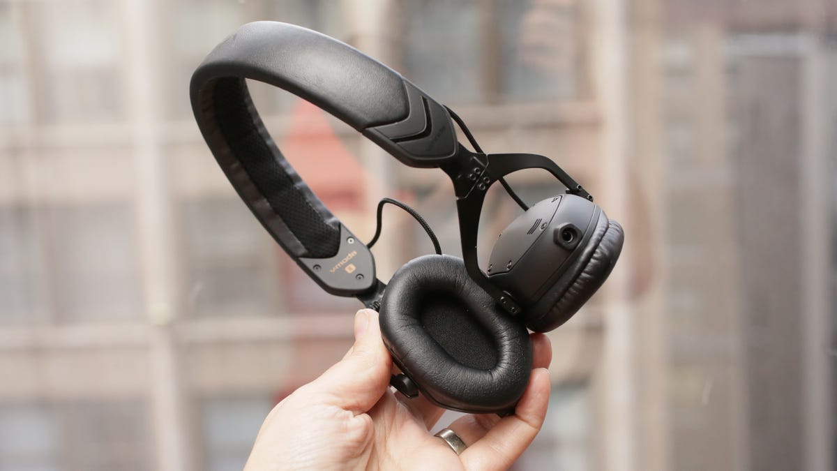 v-moda-xs-headphones-product-photos05.jpg
