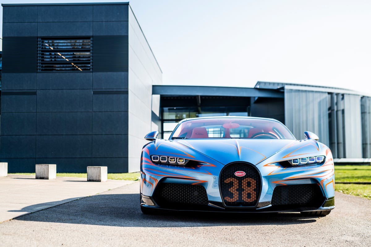 Bugatti Chiron Super Sport with Vagues de Lumière paint
