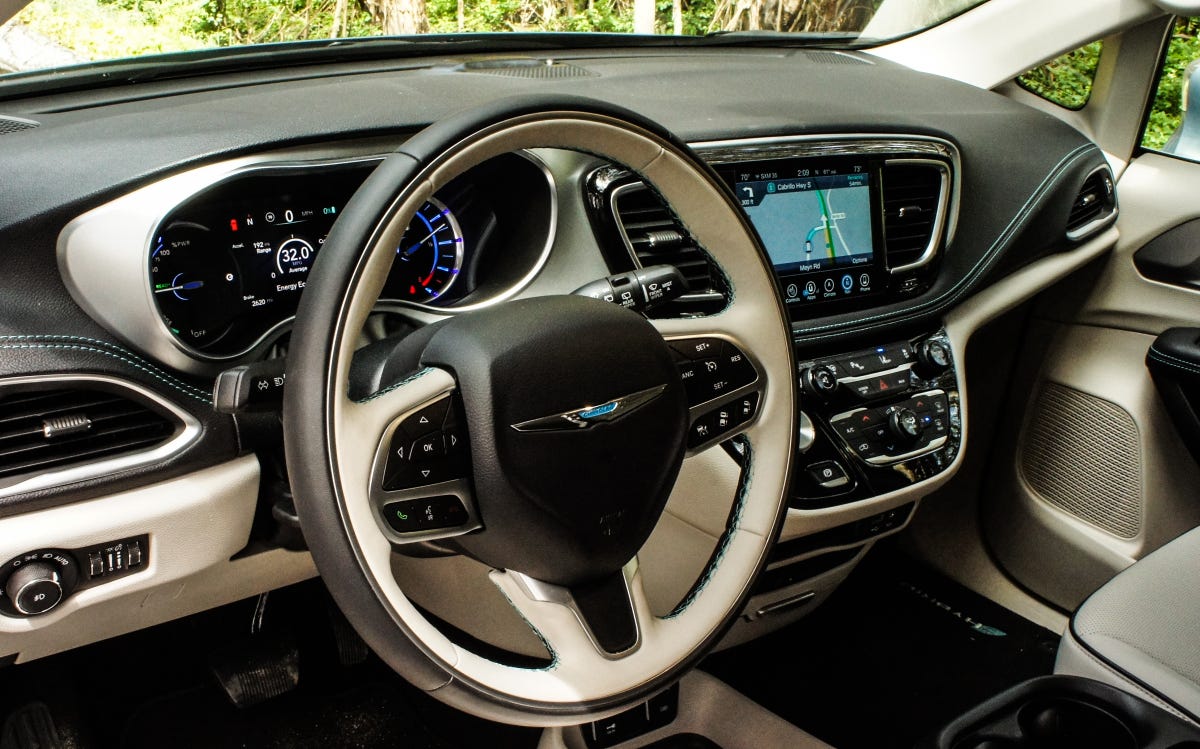 2018 Chrysler Pacifica Hybrid interior