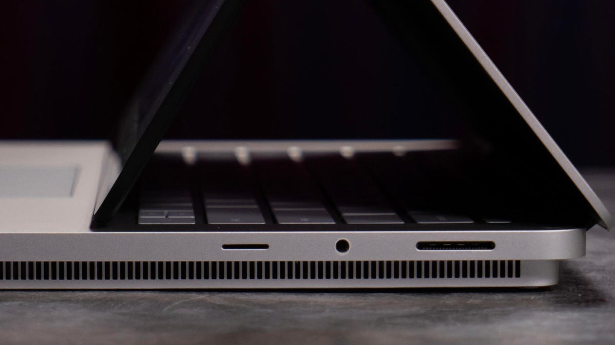 Microsoft Surface Laptop Studio 2, view of the Micro SD slot