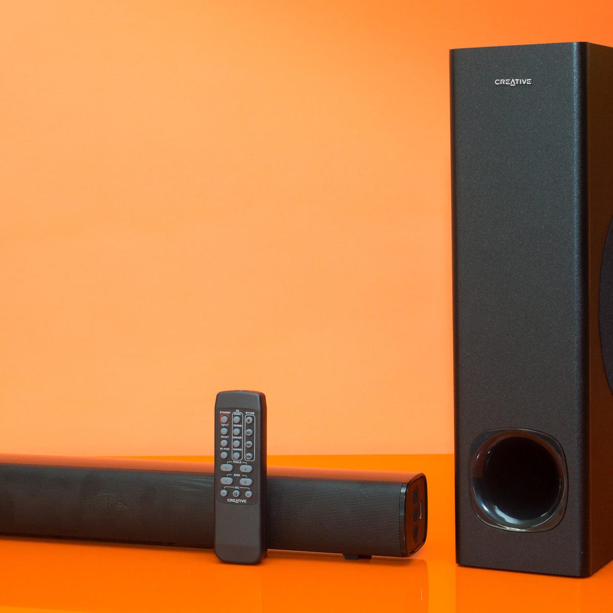 Lige ansvar Smag Creative Stage review: Crazy-cheap sound bar is good for small TVs, great  for desktops - CNET