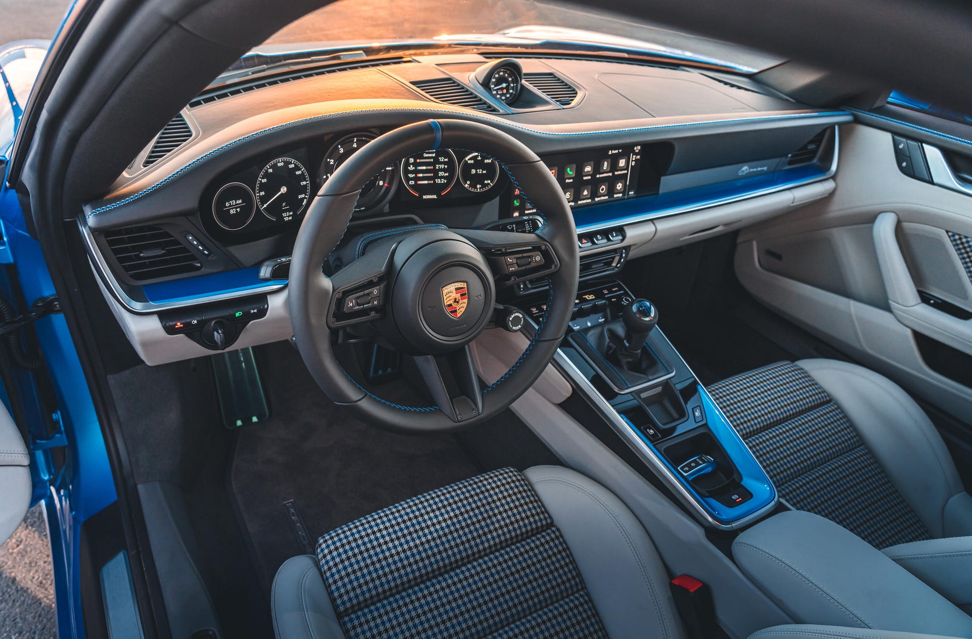 Porsche 911 Sally Special interior