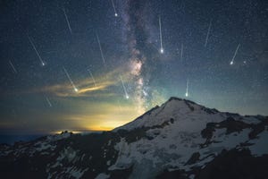 Set Your Alarm Now to Watch This Weekend's Dazzling Meteor Shower -
CNET