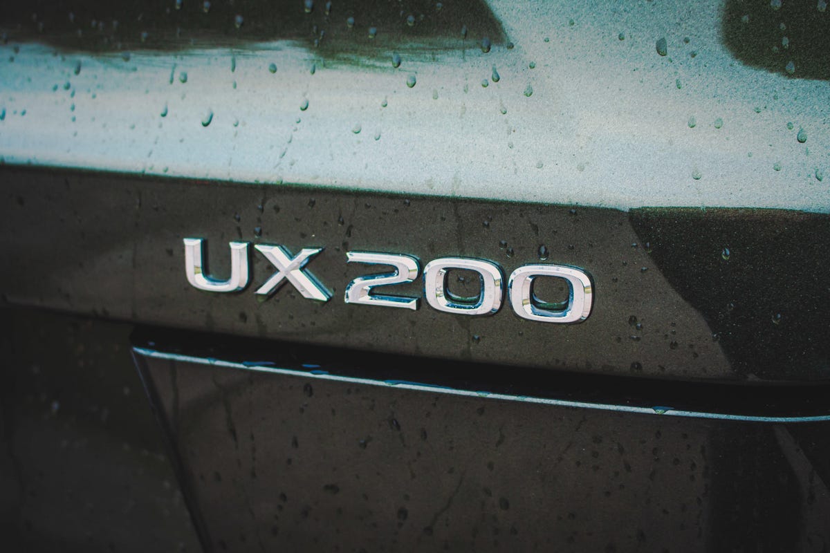 2019-lexus-ux-200-luxury-38