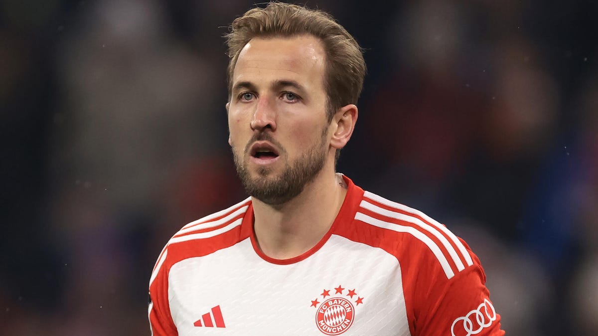 Harry Kane of Bayern Munich looking towards his left.