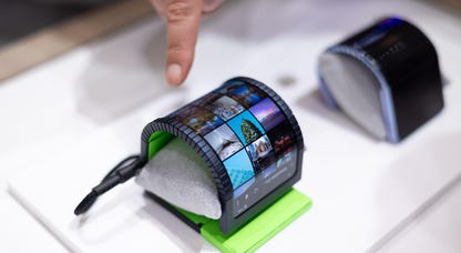 samsung-rollable-wearable-oled-display-concept-16
