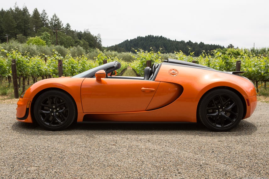 Bugatti Veyron: 10 mpg