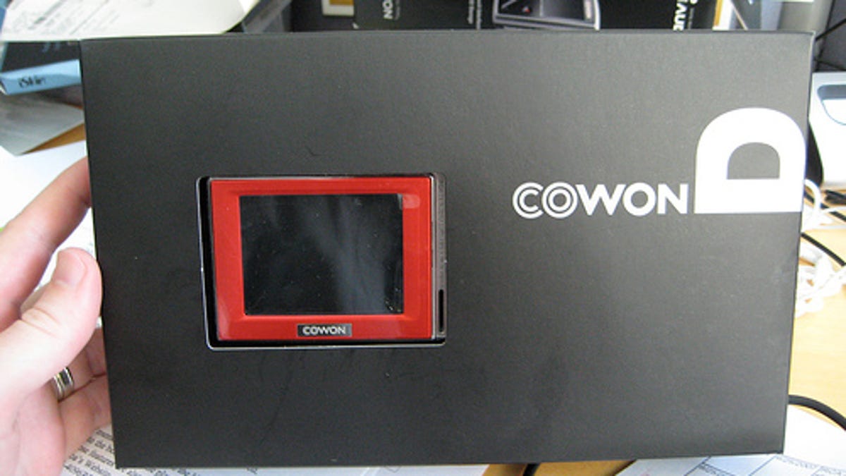 Photo of red Cowon D2.