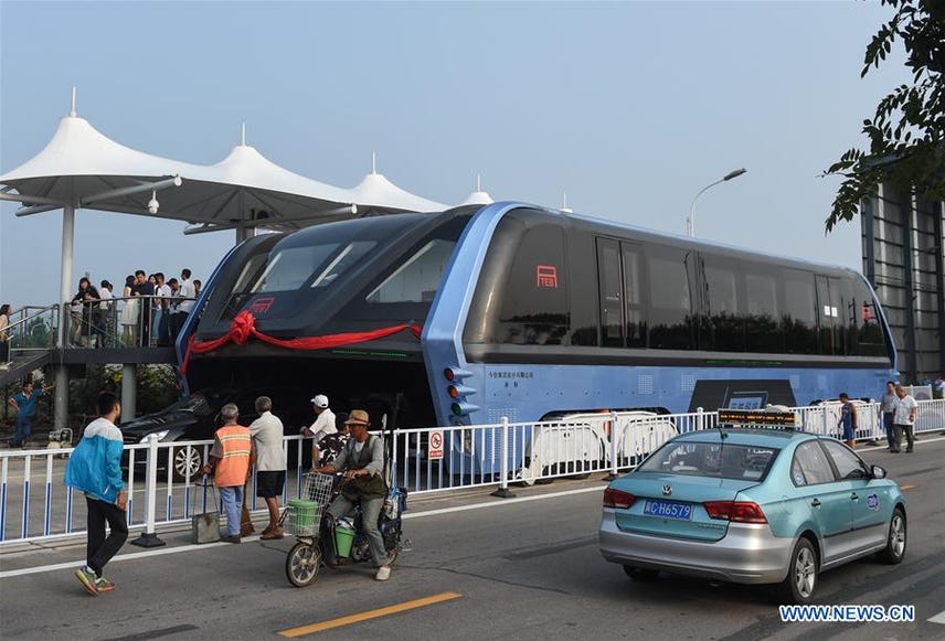 Massive car-straddling bus completes test journey in China (Tomorrow Daily 402)