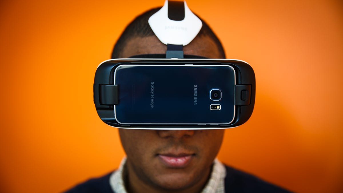 Samsung vr oculus. Samsung Gear VR. Samsung Gear VR QR. Gear VR обзор. Samsung Gear VR игры.