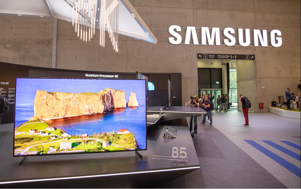 samsung-8k-tv-cropped-for-door-andrew-hoyle