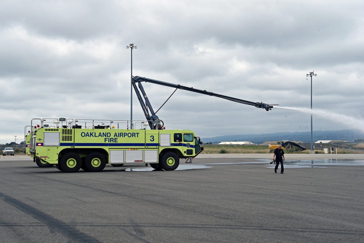 oakland-airport-firetruck-14