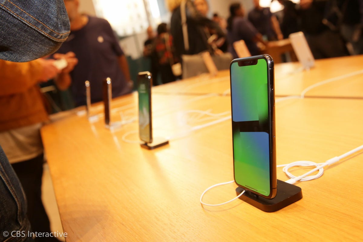 Apple iPhone X Sale goes on sale at NYC flagship store