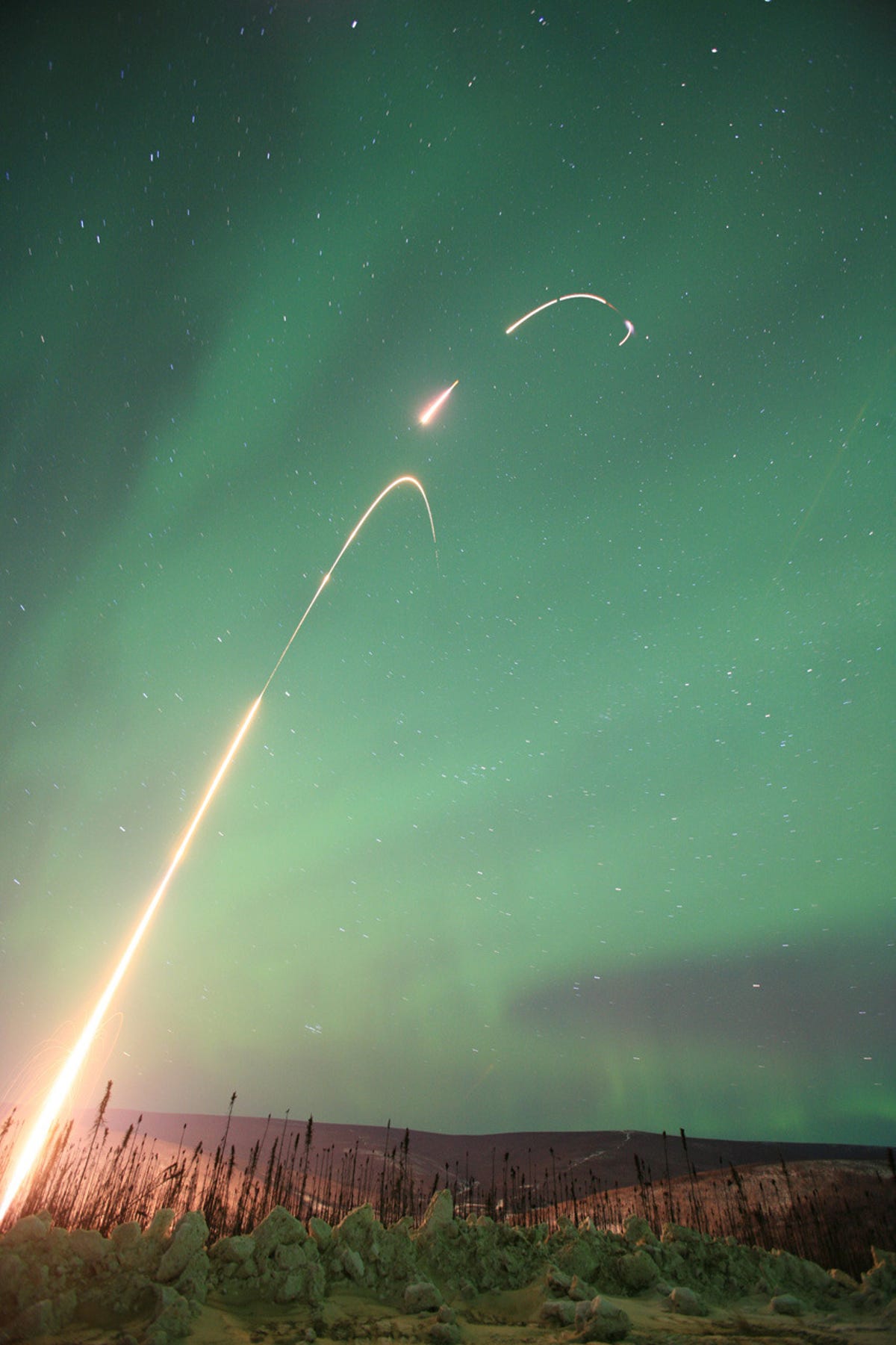 Rocket_launch_into_aurora.jpg