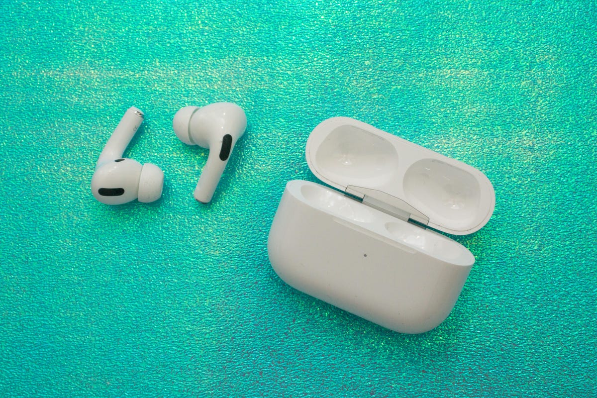 Apple Airpods Pro and case