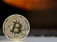 <p>It's possible to track Bitcoin payments online.&nbsp;</p>