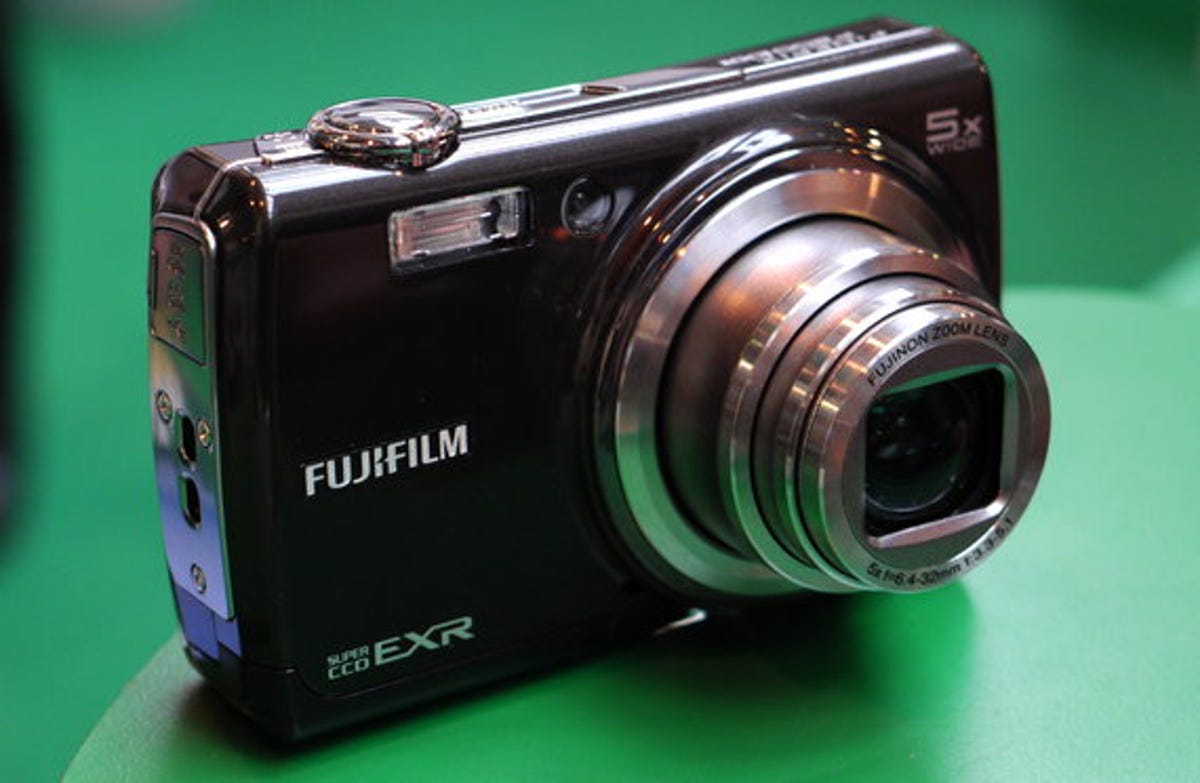 Beven Kapper Toerist Fujifilm FinePix F200EXR, Z30, Z33: Sensitive, colourful, waterproof  hands-on - CNET