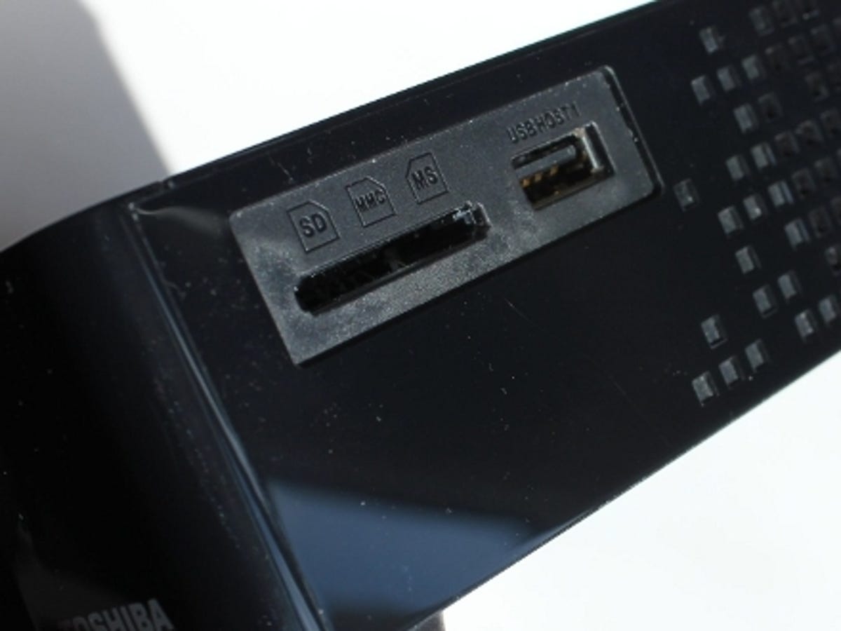 Toshiba StorE TV+ memory-card slot