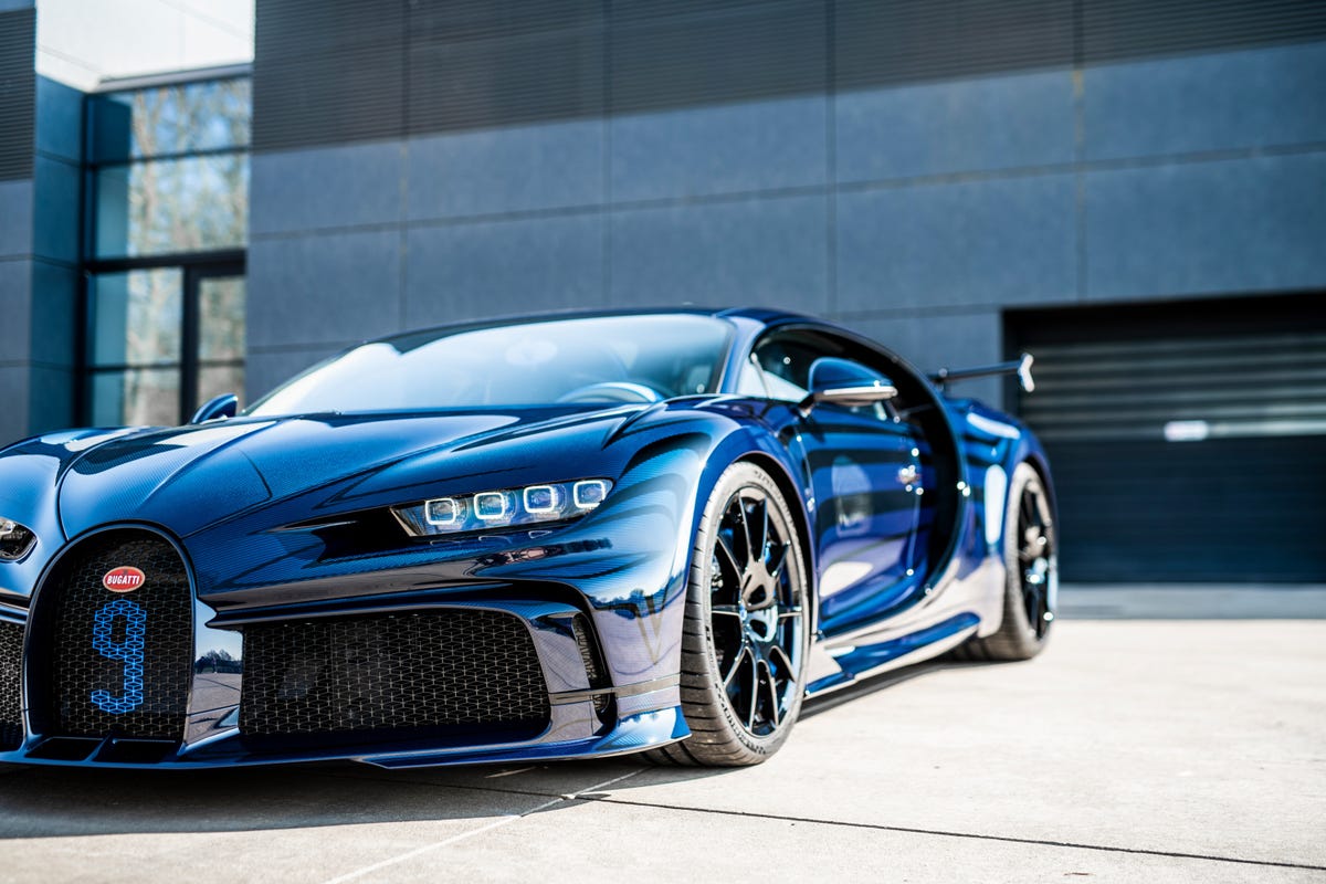 Bugatti Chiron Pur Sport with Vagues de Lumière paint