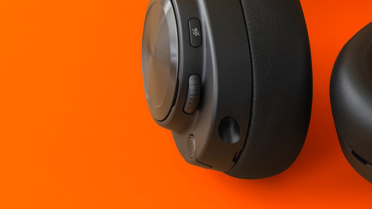 SteelSeries Nova Pro Wireless review: it nearly does it all - The Verge