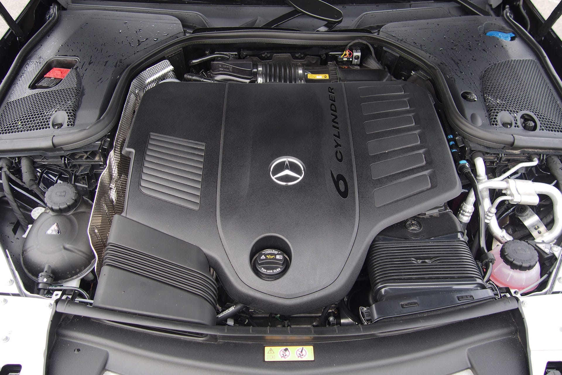 2022 Mercedes-Benz E450 4Matic - engine