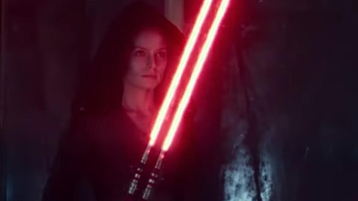 rey-new-double-lightsaber