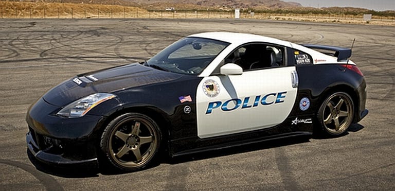 Nissan 350Z police car, yeah it does doughnuts.