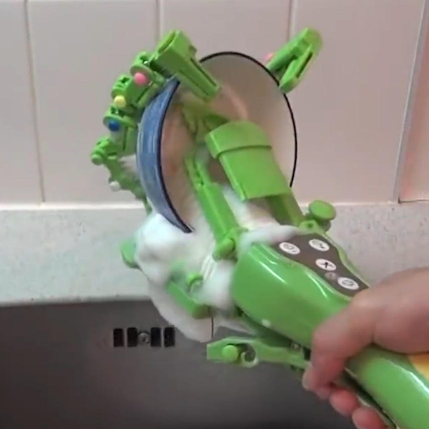 This robotic arm cleans your dishes