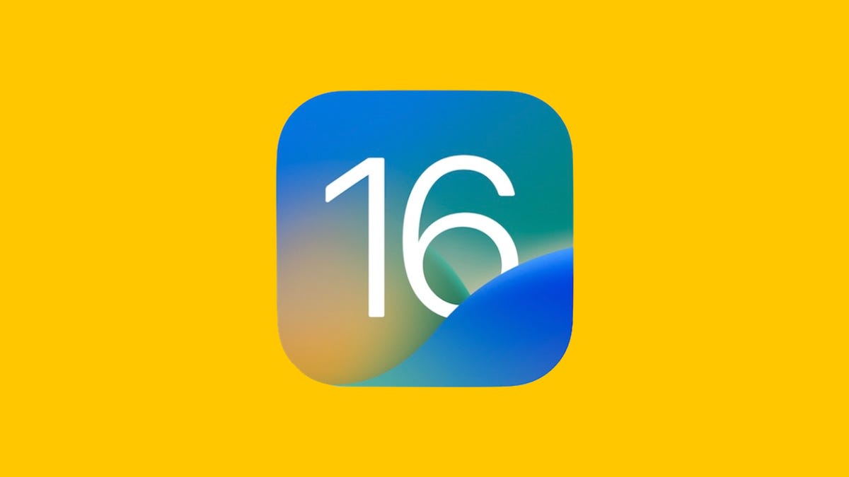 Logo iOS 16 trên nền màu vàng