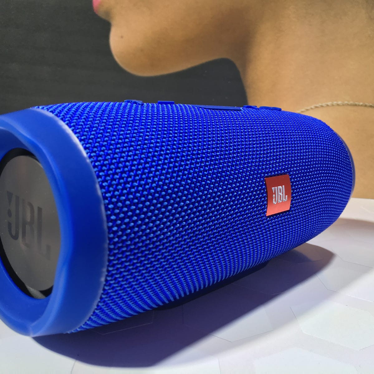 JBL Charge 3 review: Waterproof Bluetooth plays louder, but sound quality takes a step back - CNET