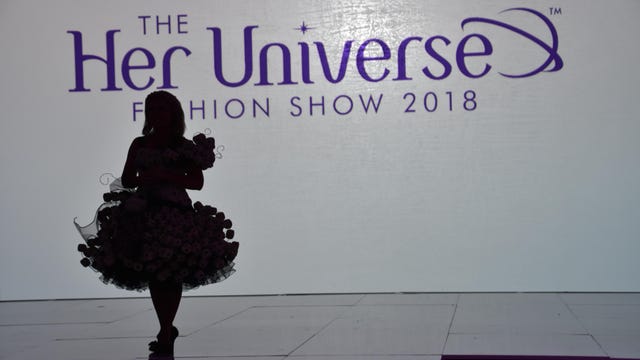 her-universe-fashion-show-comic-con-2018