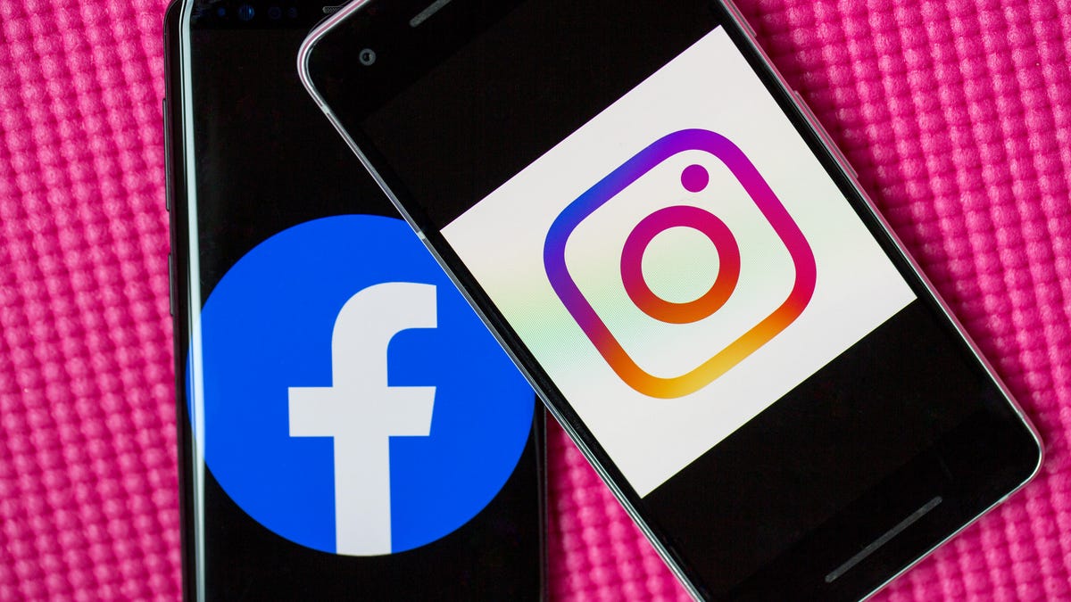 facebook-instagram-logos-phones-3