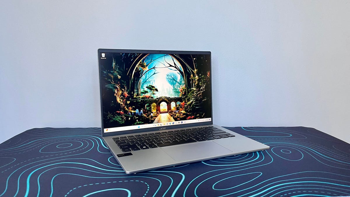 Máy tính xách tay Acer Swift Go 14 với bộ xử lý Intel Core Ultra Meteor Lake mới