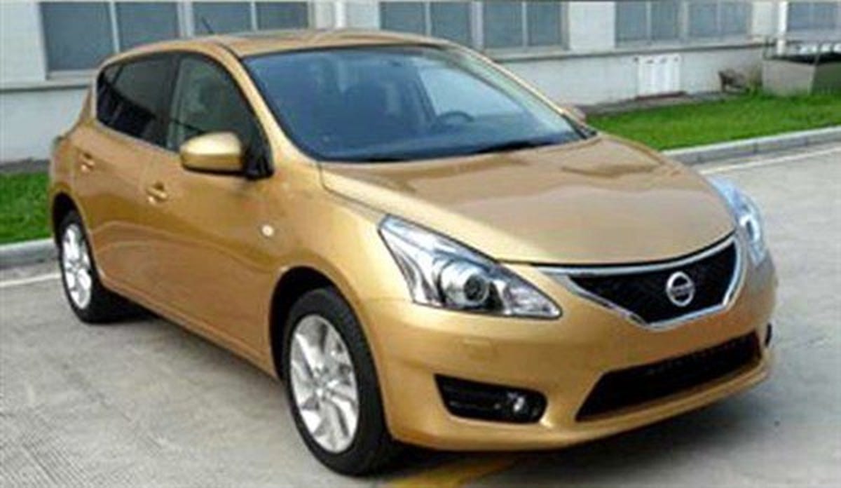 The recently leaked Nissan Tiida design is similar to the sketch of the next Versa.