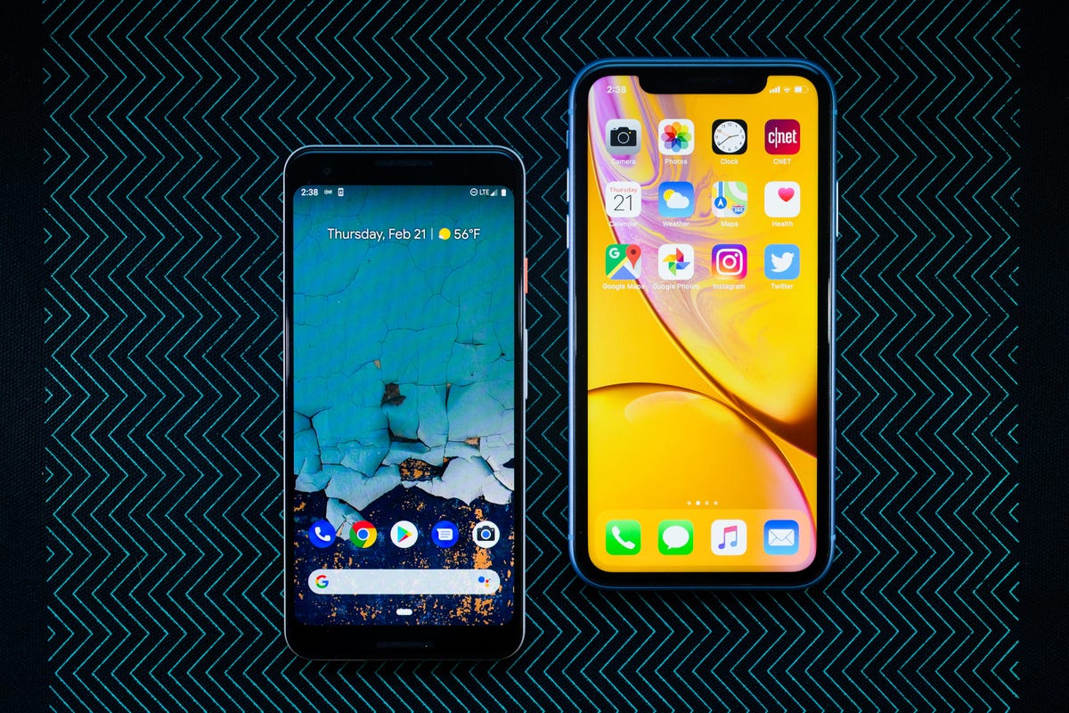 iphone-xr-and-pixel-3-7