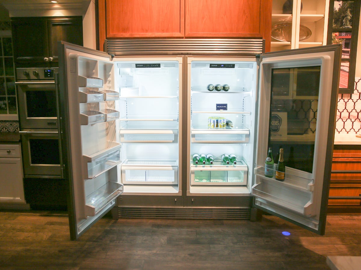 frigidaire-professional-glass-door-refrigerator-product-photos-2.jpg