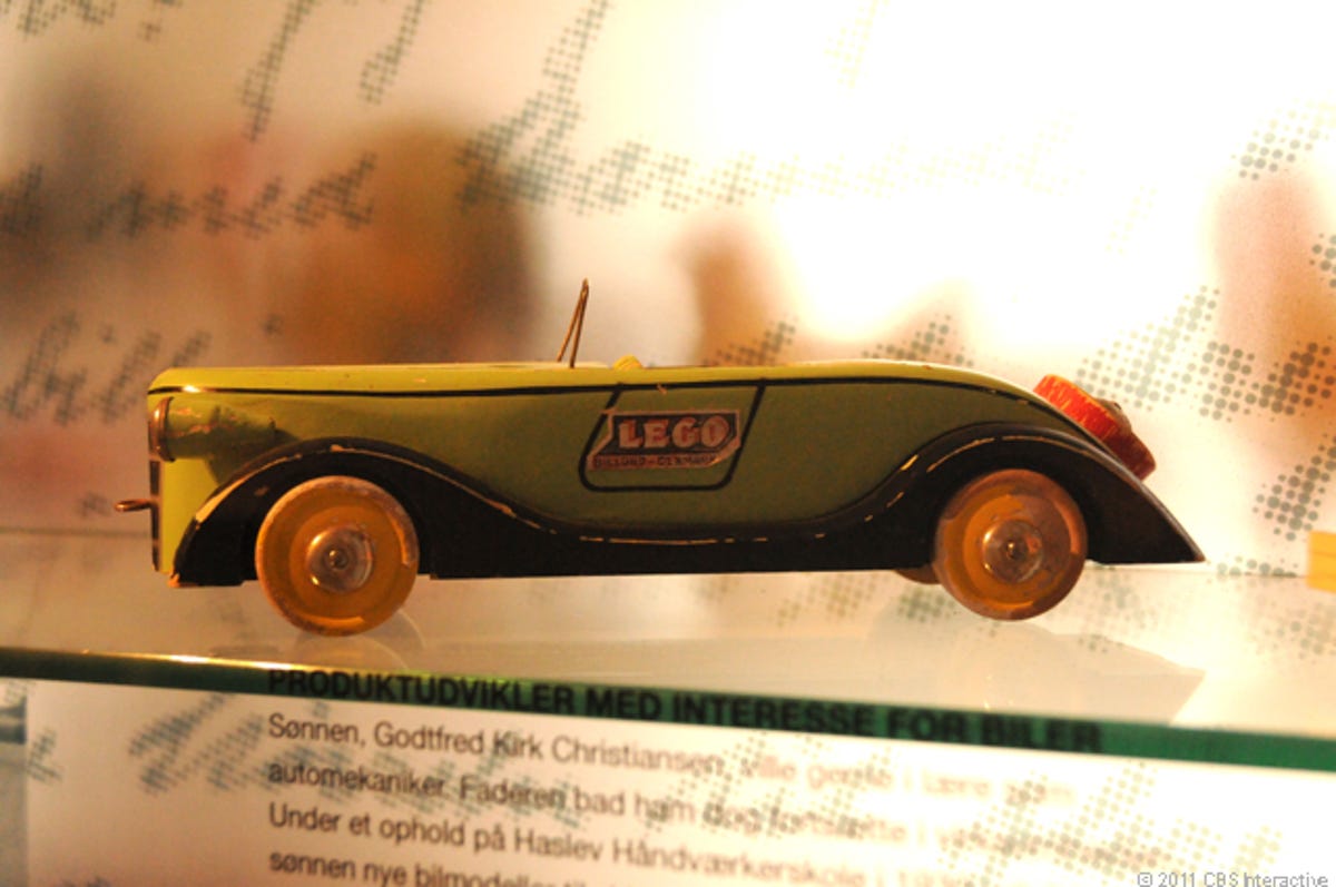 Lego_wooden_car.jpg