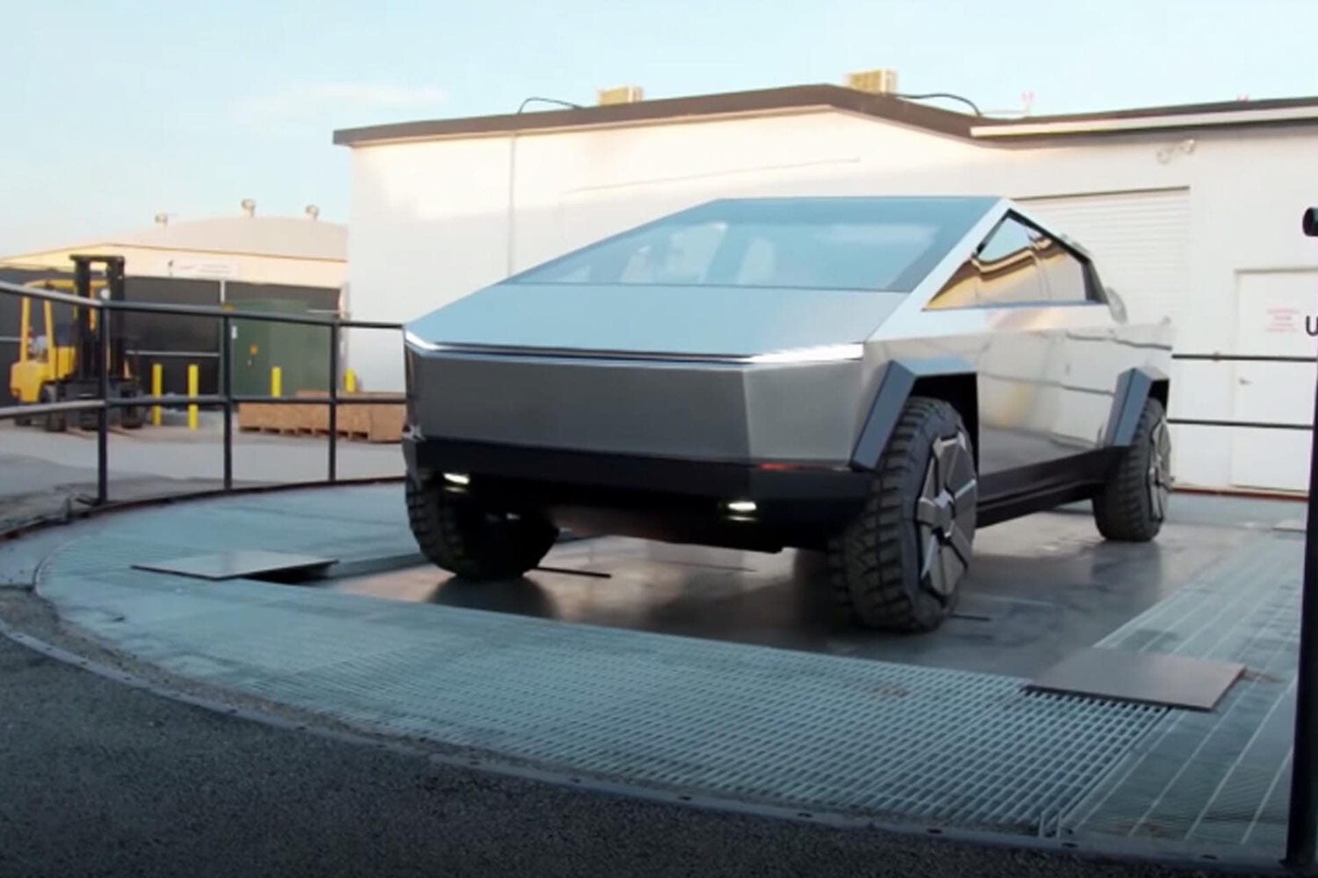 Tesla Cybertruck on Jay Leno's Garage