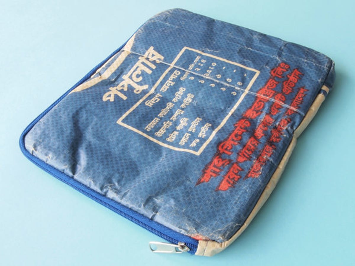 tablet-sleeve-made-of-recycled-cement-sacks-blue2317.jpg