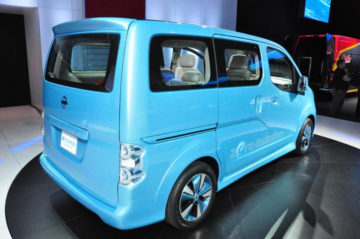 Nissan_e-NV200_concept_minivan2.JPG