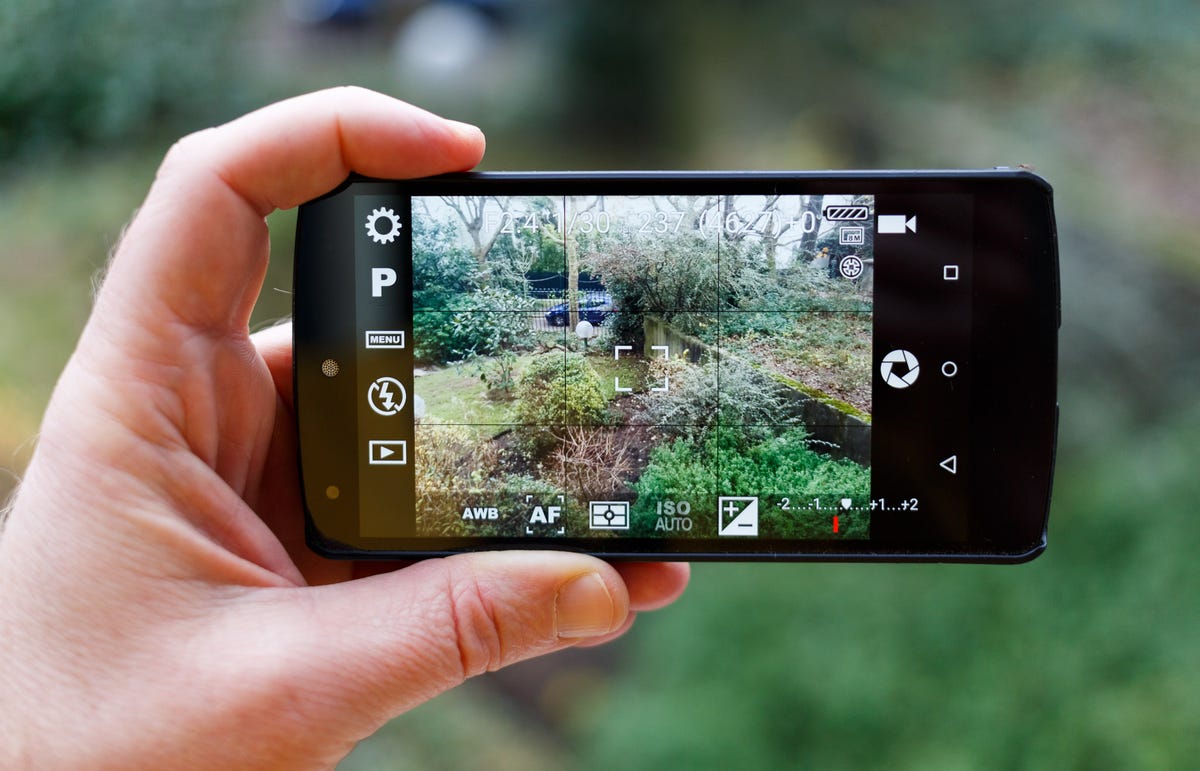 Flavio Gonzalez Vazquez' Camera FV-5 app for Android 5.0 lets photographers take raw photos with Nexus 5 or Nexus 6 phones.