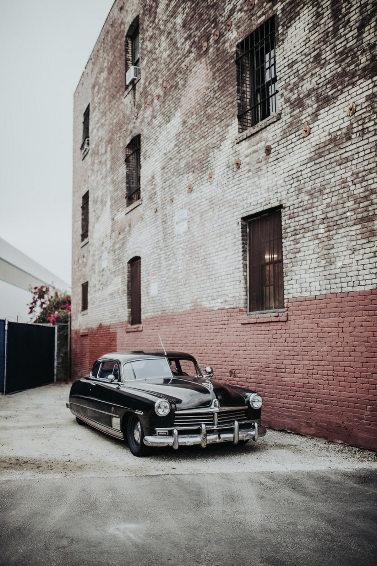 icon-hudson-derelict-f34-parked-brick-wall-tall-format-img-0792